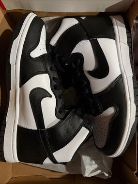 Nike White, Black & Red Dunk High Box Label
